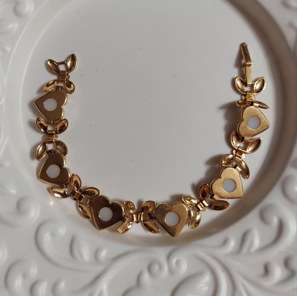 Textured Gold Tone/Faux Pearl Heart & Floret Bracelet - Picture 4 of 4